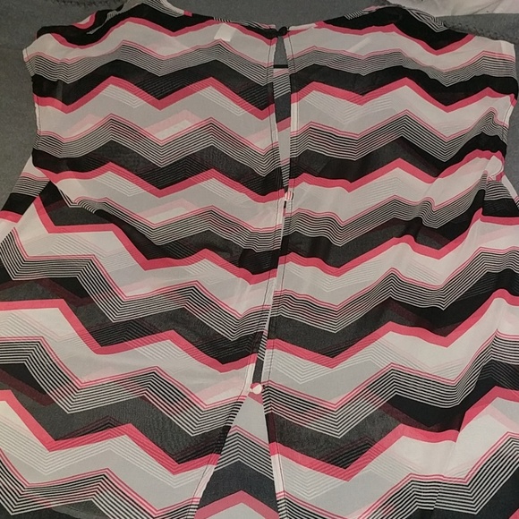 Torrid chevron patterned sleeveless blouse - Picture 2 of 6